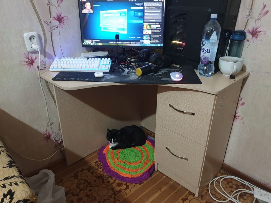 Продам комп стол угловой