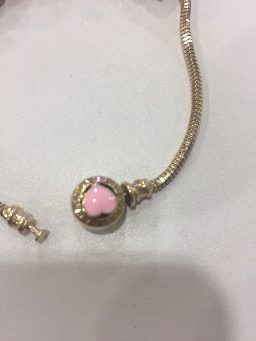 Vând brățara Pandora