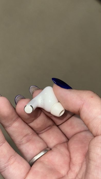 AirPods Pro 2 оригинал + кейс + 1 наушник