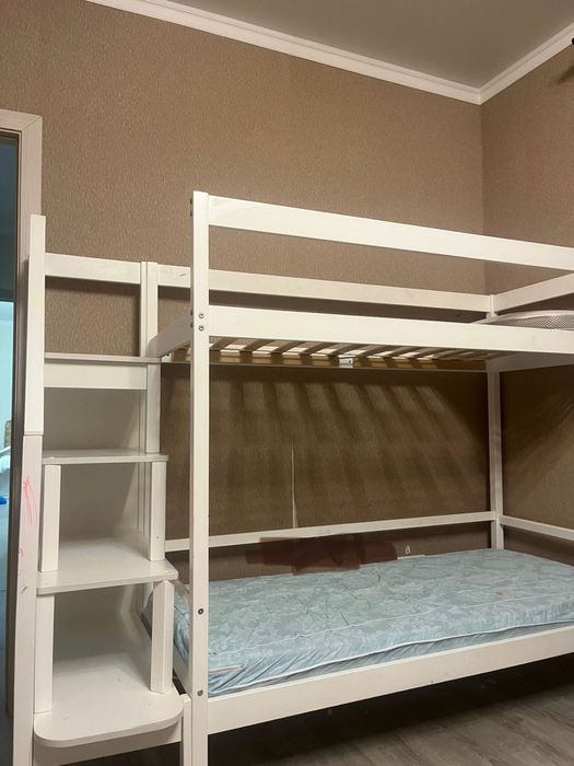 Двухъярусная кровать детям