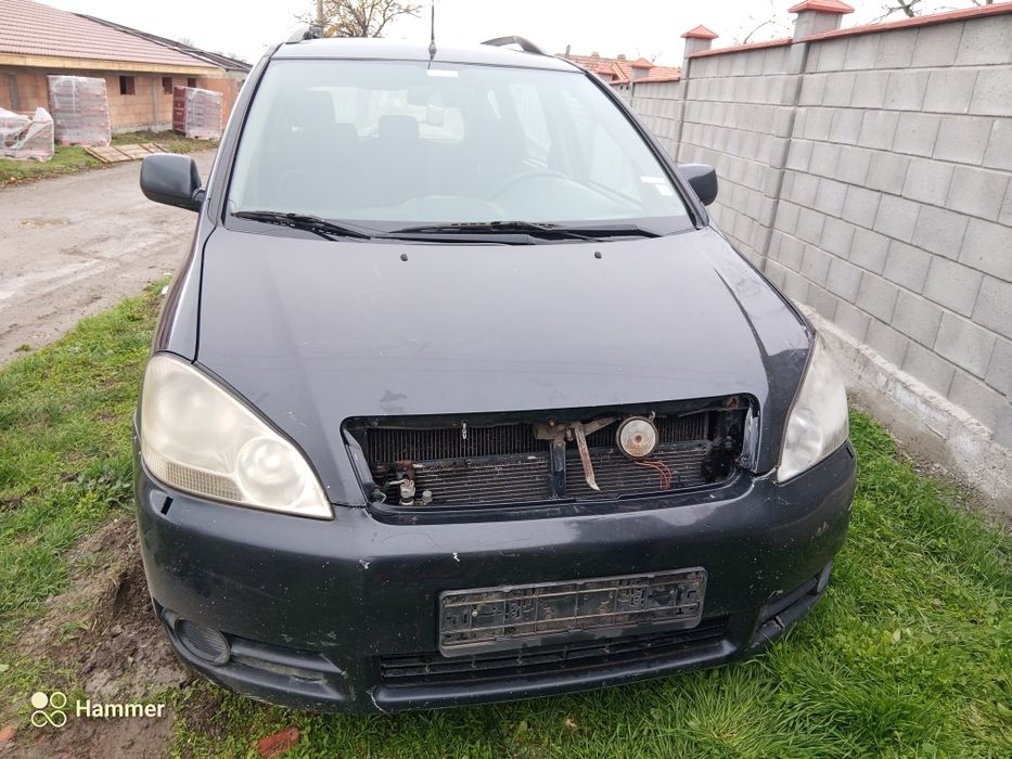 Продавам toyota avensis verso 2000 кубика 116 коня на части