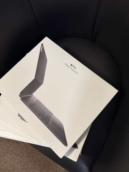 iPad Magic Keyboard Black QWERTZ / IPad Pro 13 inch / Noi - Sigilate |