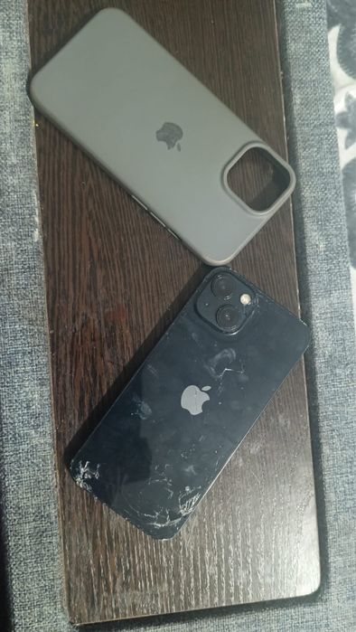 Продам айфон 13