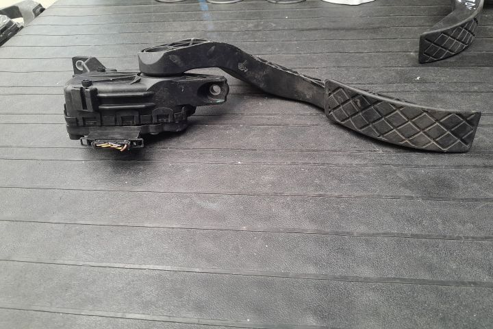 Pedala acceleratie 8E1721523G 8E1721523G Audi A4 B7