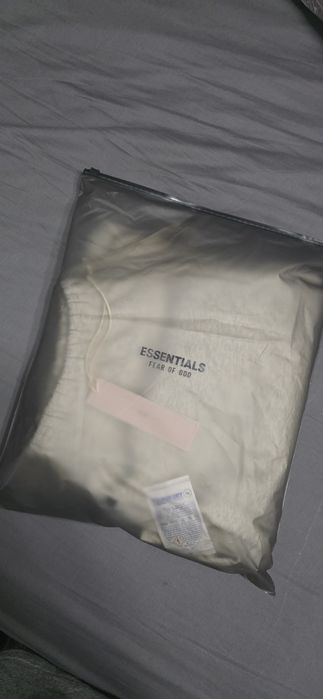 Pantaloni FW26 ESSENTIALS Fear Of God L
Flare Sweatpant
Flare Sweatpan