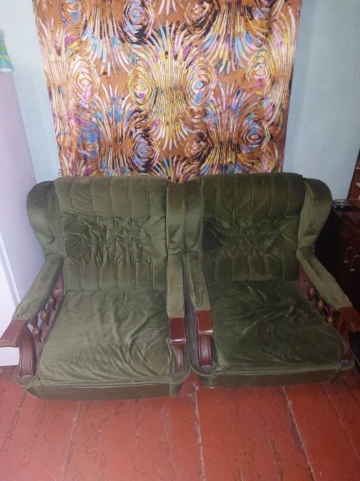 Продаём кровать  с матрасом и 2 кресла