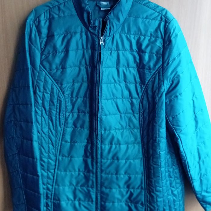 Vand geaca dama noua