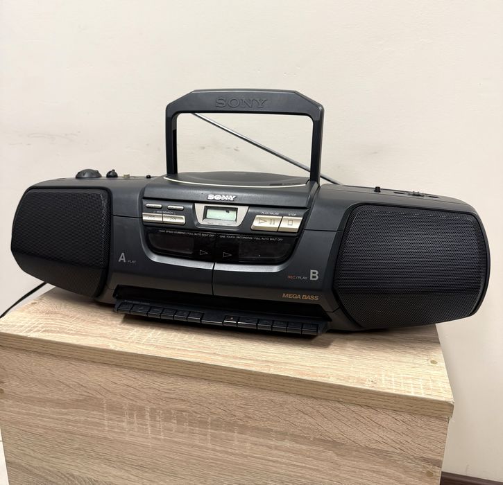 Двукасетъчен радиокасетофон с компакт диск Sony CFD-222 - Boombox