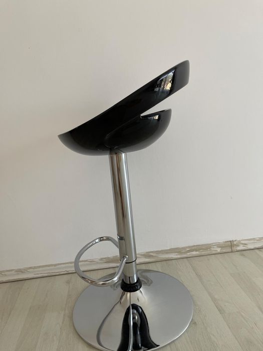 Scaun negru ajustabil