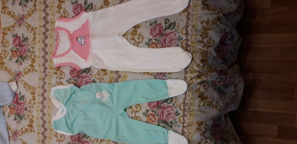 Продам детские вещи.