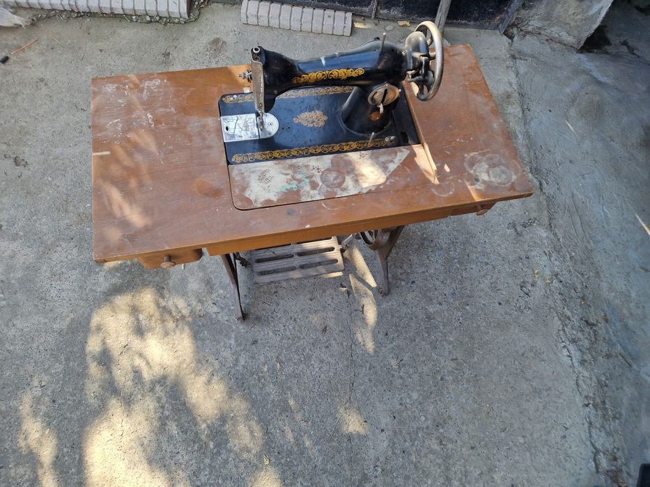 Продаю швейную машинку