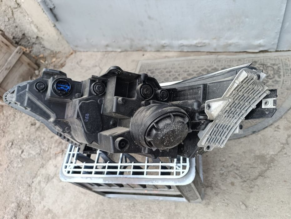 Продам фару на..