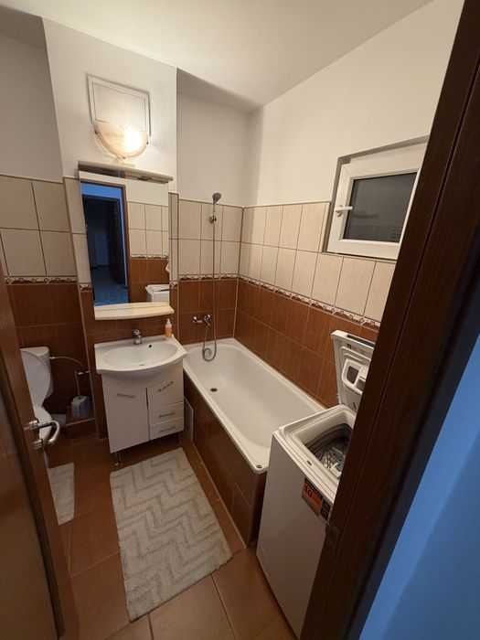 Inchiriez apartament