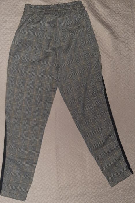 Pantaloni Bershka marimea XS,stare foarte buna