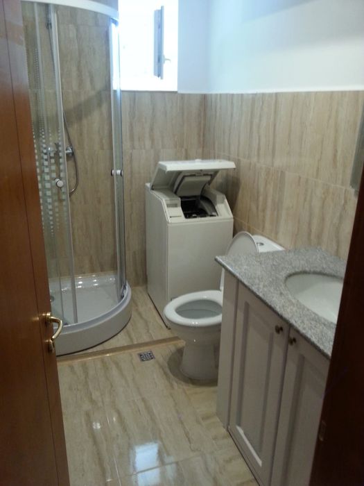 Inchiriez apartament cu 2 dormitoare, mobilat si utilat, central