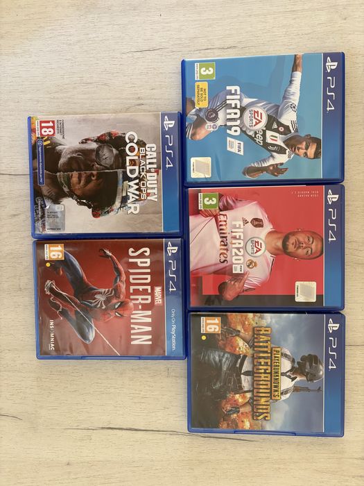 PS4 Slim 500GB + 2 джойстика + 5 игри – Отличен