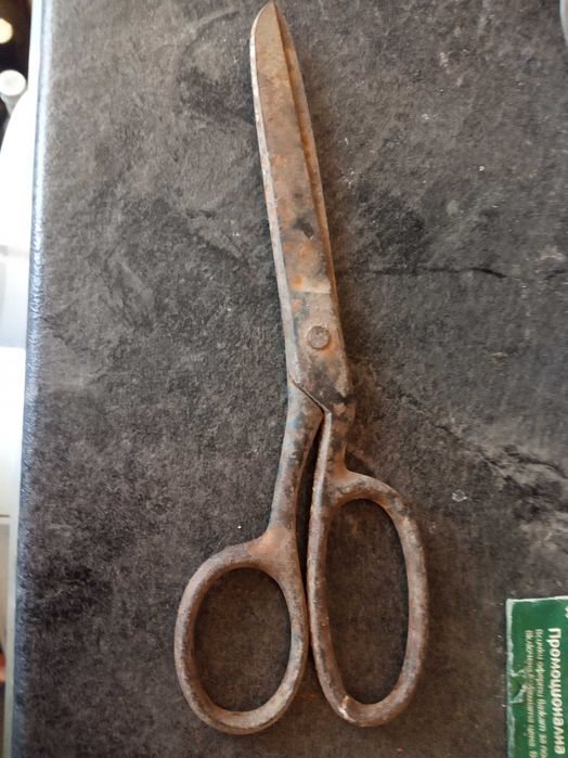 Керпеден ,къртач, ножица, нож за струг и военна каска