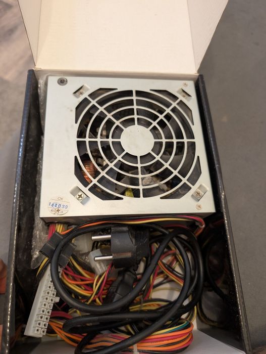 Блок питания Huntkey на 450w.