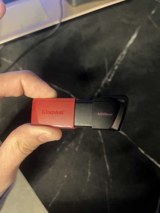 Продам Ноутбук - оффисный хороший