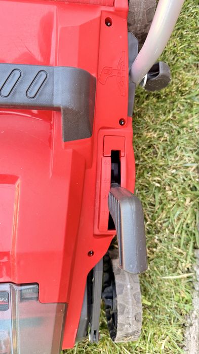 Продавам акумулаторна косачка EINHELL GE-CM 18/33 Li 18 V
