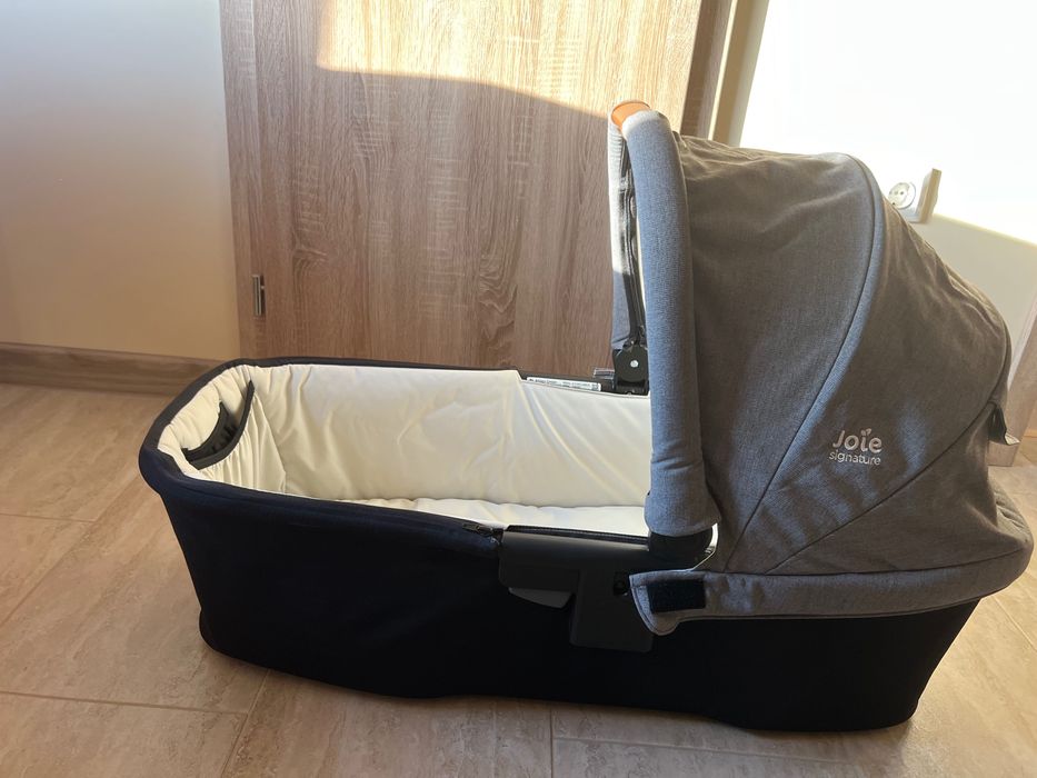 Бебешка количка с кош за новородени