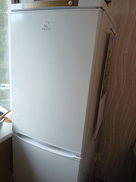 Холодильник Indesit