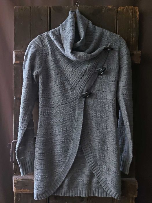 Дамска оригинална жилетка, леко плетиво