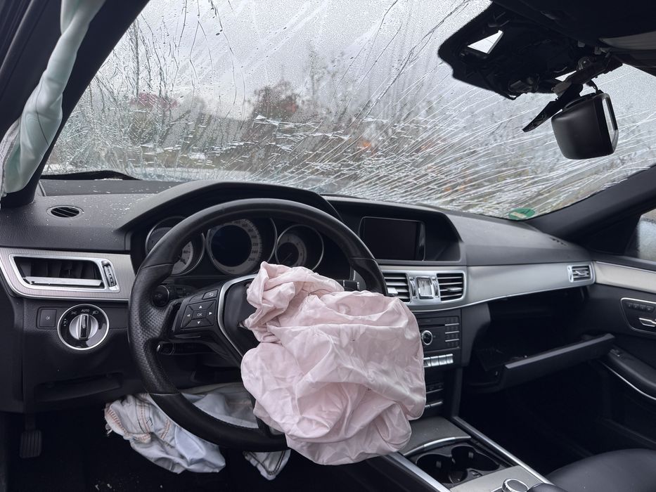Plansa bord mercedes e class w212 negru volan stanga