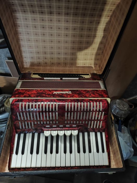 Акордеон Weltmeister 80 баса