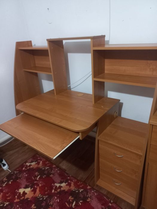 Продам срочно  стол