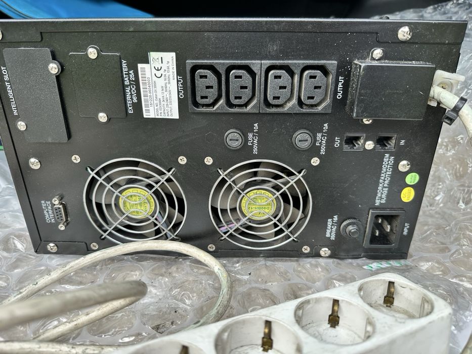 UPS EATON 3000 VA / 2700W - топ състояние