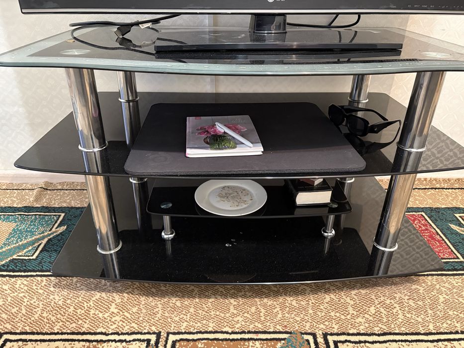 Продам столик журнальный