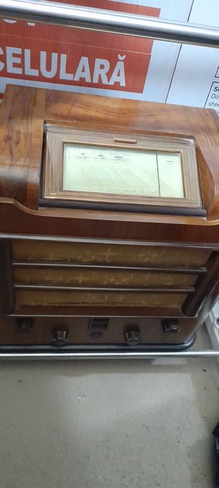 Vând radio de epoca din anul 1920 in stare excelenta si  este function