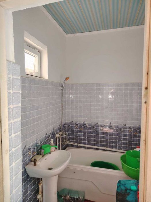 Yangi zarafshon uy sotiladi