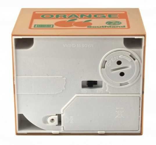 Касичка коте прибира монета