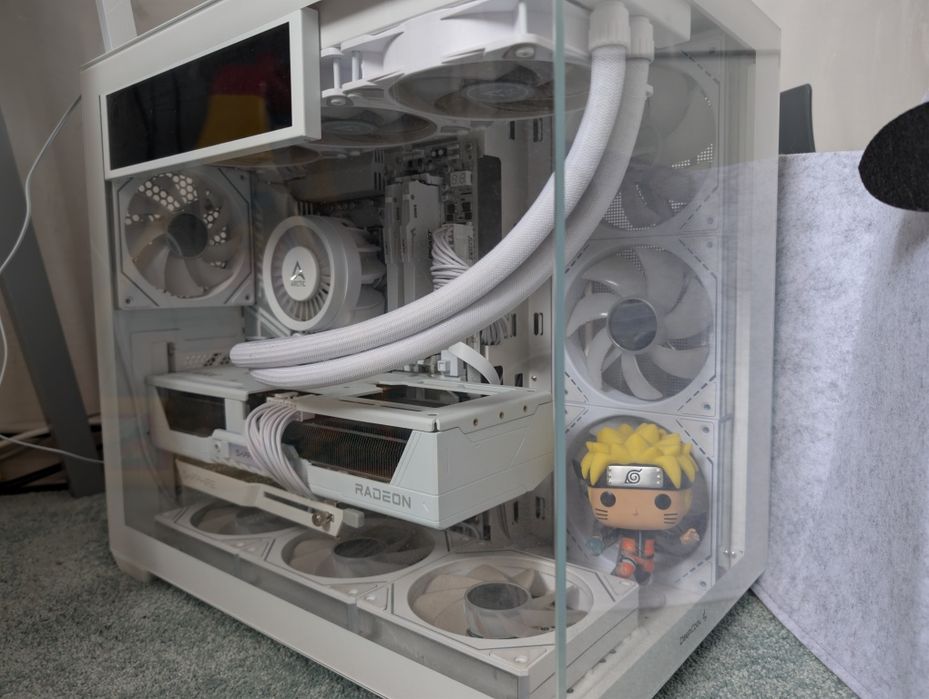 Геймърски компютър Ryzen 7 9700x,  RX 9070, 32 GB RAM DDR5