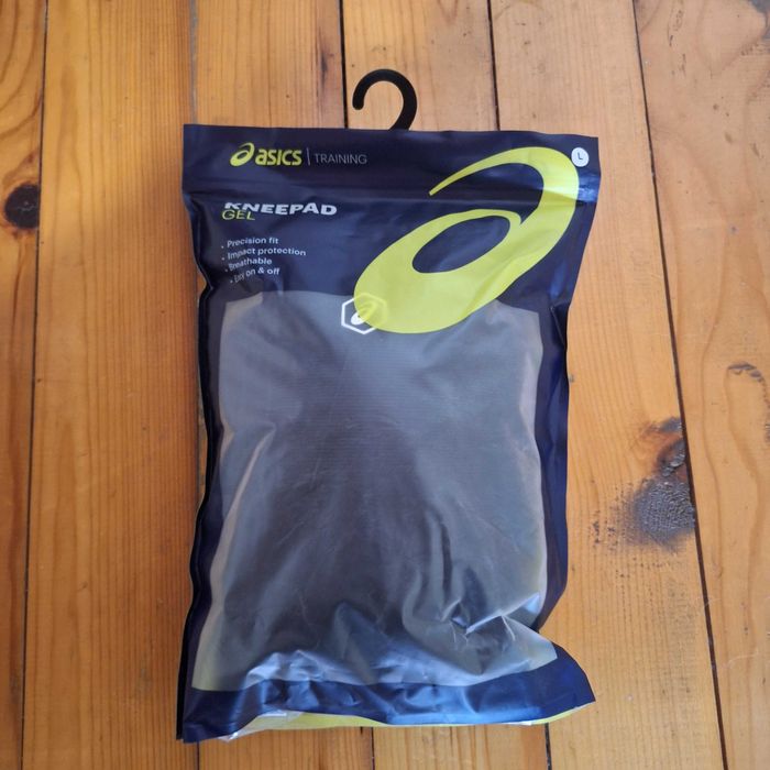 Волейболни наколенки Arrea Tokio XL и Asics Gel L