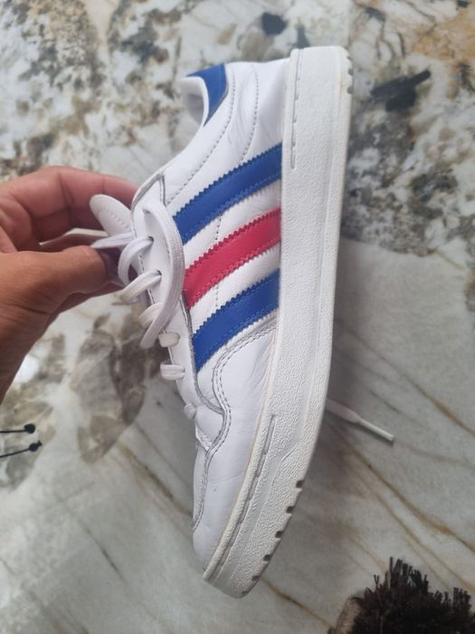 Adidași adidas buni