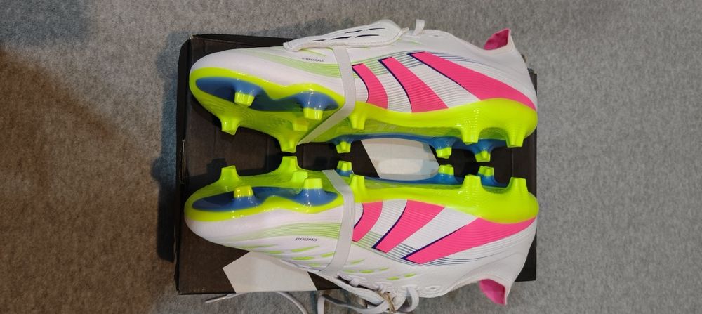 Ghete fotbal adidas predator