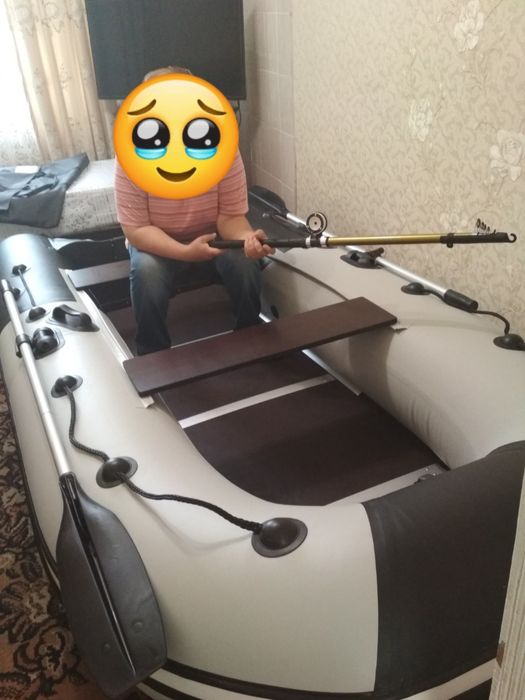 Продам лодку "Ривьера 3200"