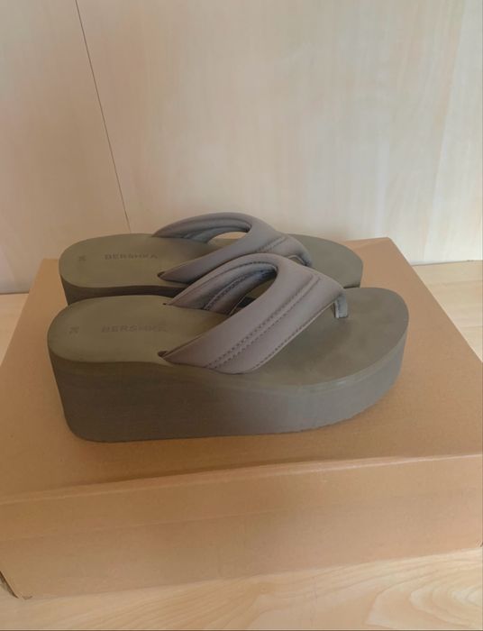 BERSHKA чехли 36 номер - нови