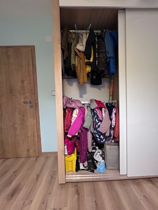 Гардероб с плъзгащи врати