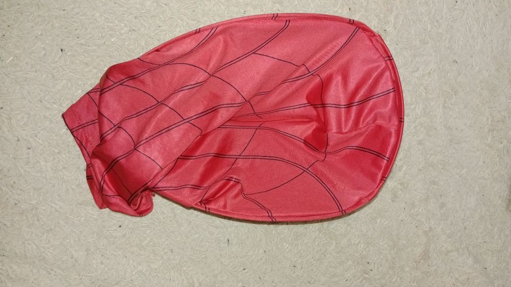 Маска человека паука.