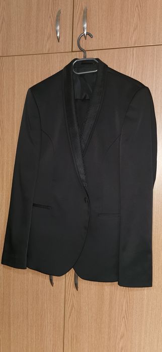 Vând costum 54 un M