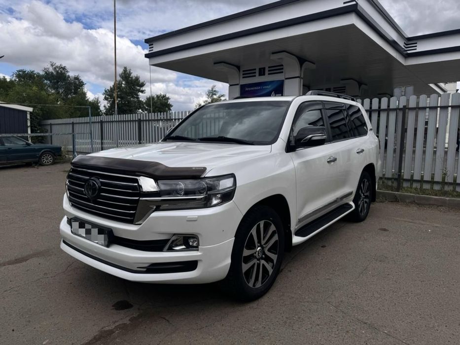 Прокат автомобиля ЛК200