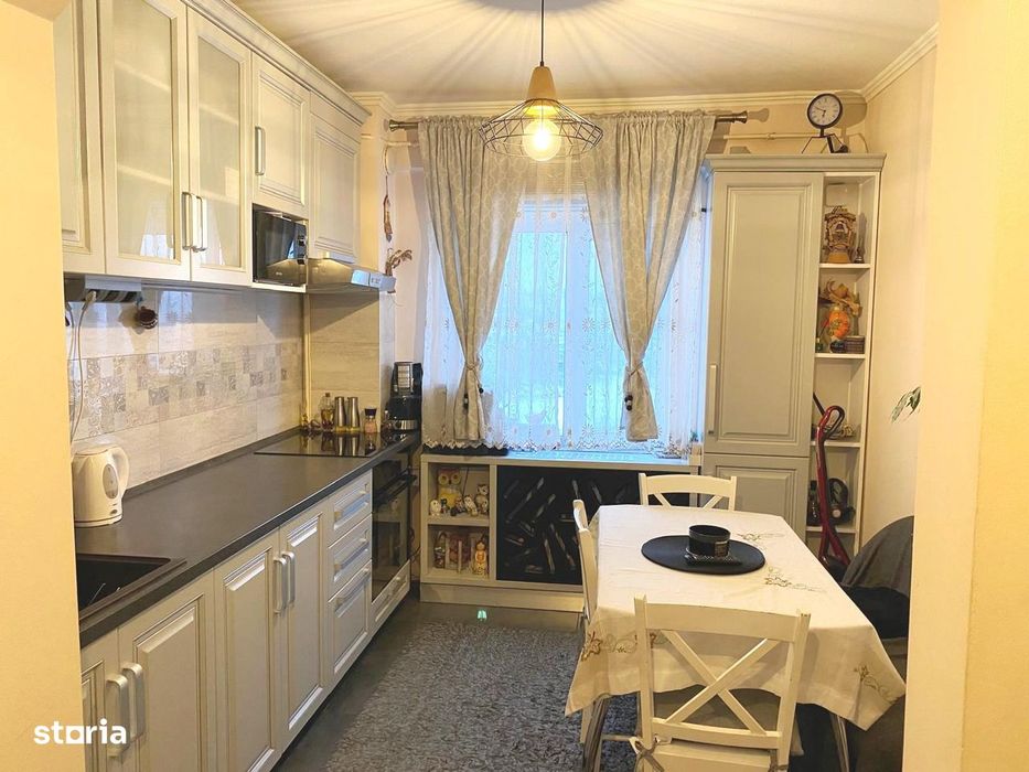 Apartament 3 camere dec. 72 mp, mobilat, 2 boxe, CT, et. intermediar — fotografia 1