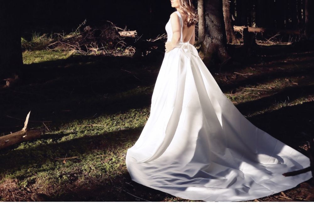 Vând rochie de mireasă  Rosa Clara, impecabilă, din tafta !