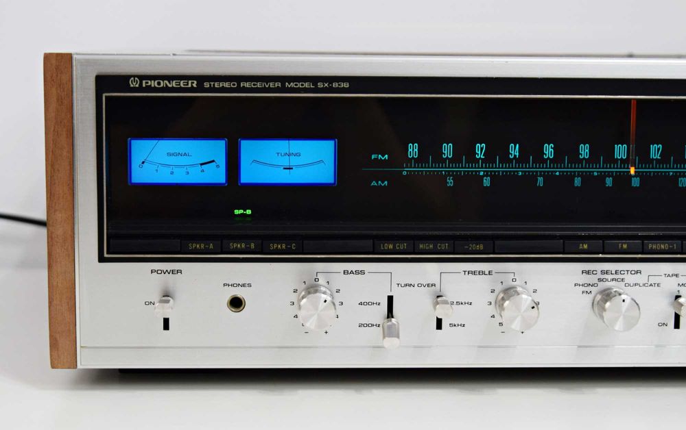 Amplituner Pioneer SX-838, amplificator