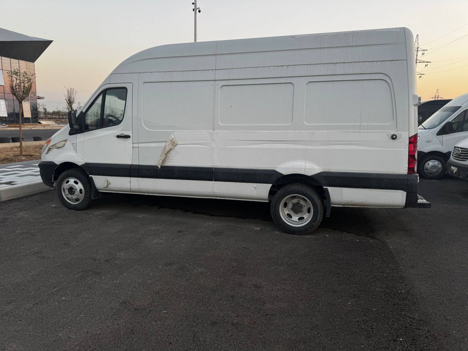 Jac Sunrey Furgon v nalichii