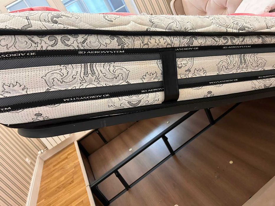 Продам двуспальную кровать.